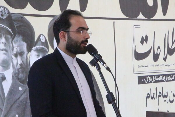 مراسم نمادین استقبال از امام خمینی (ره) در فرودگاه یزد 