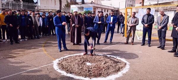 جشن انقلاب و کلنگ زنی زمین چمن دبیرستان شاهد امام حسین (ع)