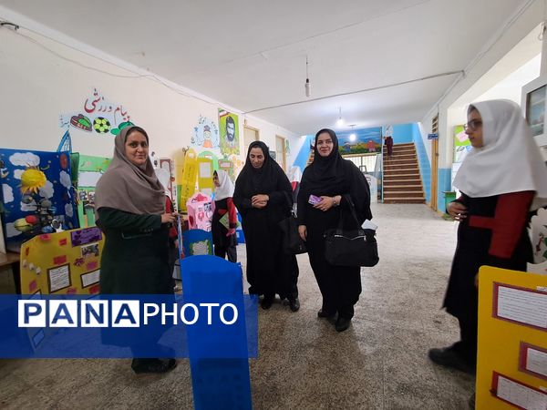 افتتاح نمایشگاه جابربن‌حیان در دبستان شهید احمدپور قائمشهر