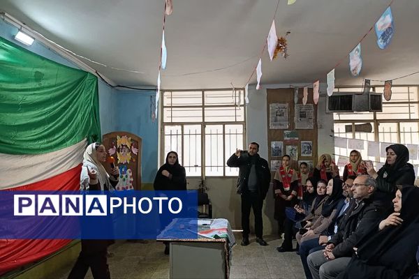 مراسم دهه فجر و برگزاری نمایشگاه دست‌سازهای دانش‌آموزی در دبستان شیخ کلینی