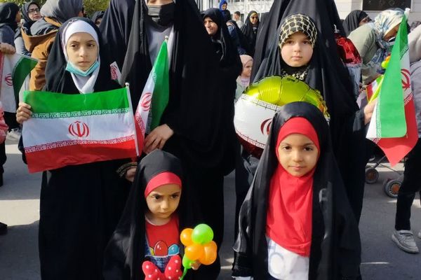 حضور با شکوه مردم زرقان در راهپیمایی 22 بهمن ماه