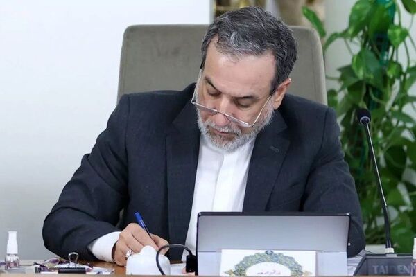 پیام عراقچی به دبیرکل حزب‌الله لبنان: هرگونه توافق با برقراری آتش‌بس در لبنان پیوند دارد