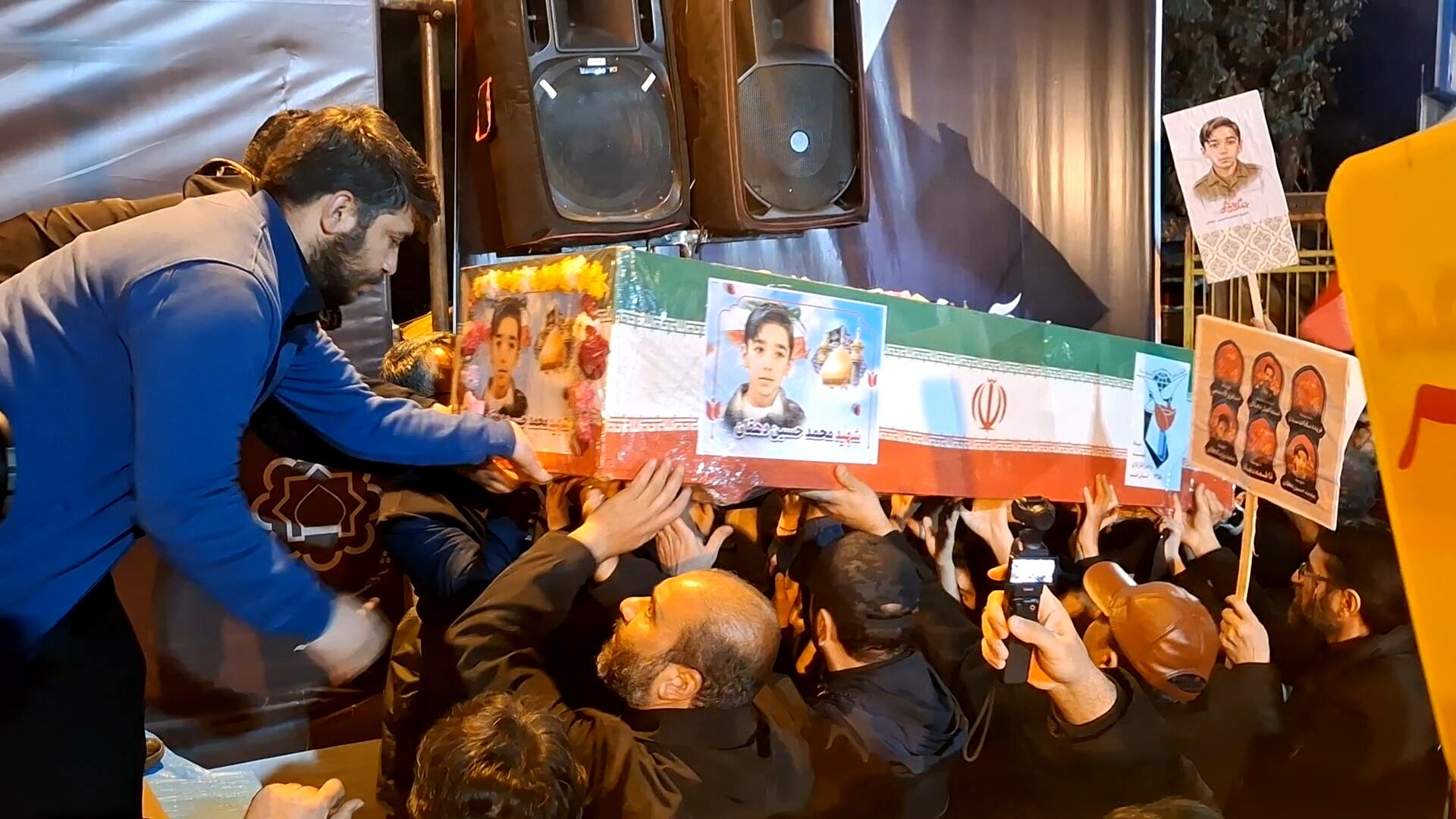 آیین وداع با پیکر دانش آموز شهید محمد حسین دهقان در قم
