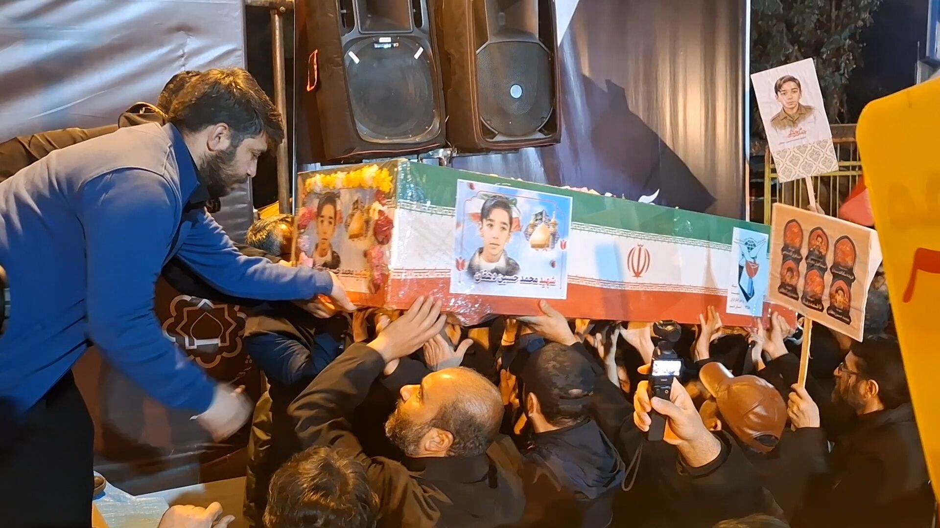 آیین وداع با پیکر دانش آموز شهید محمد حسین دهقان در قم