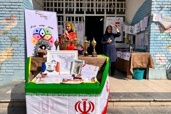 قدرت،هیجان و مهارت در نمایش کاراته کاران دبیرستان رضوان در افتتاحیه المپیاد ورزشی