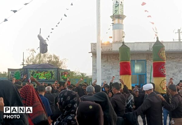 برگزاری آیین زنجیرزنی با حضور هیئت‌های مذهبی در شهر رویدر