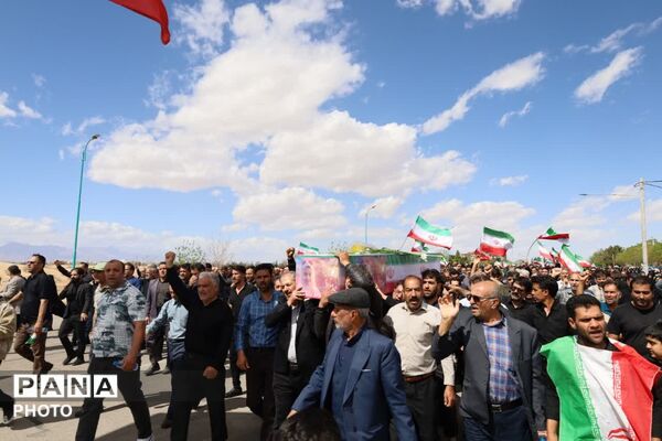 مراسم تشییع پیکر مطهر شهیده دانش آموز تیارا صادقی در یزد