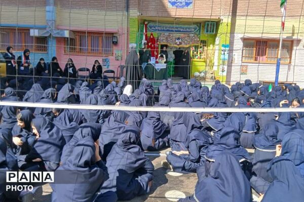 اقامه نماز، محفل انس با قرآن و به صدا در آمدن زنگ مهر و ایثار در مدارس شهرری 