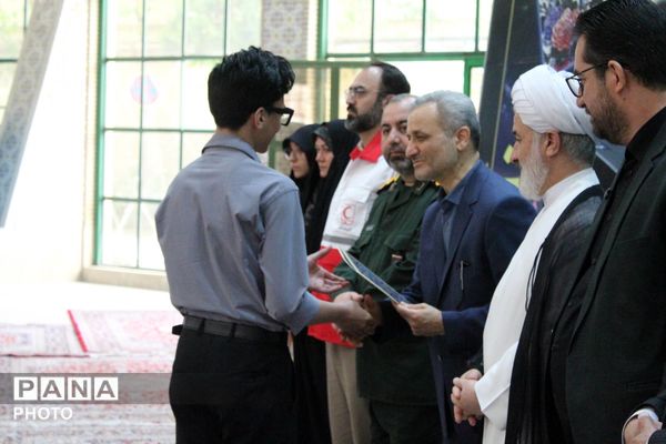 برگزاری میز خدمت آموزش و پرورش در مصلی امام خمینی(ره)
