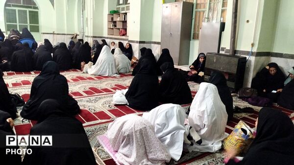 مردم دزک در شب قدر در مسجد امام حسین (ع) به نیایش و عبادت پرداختند