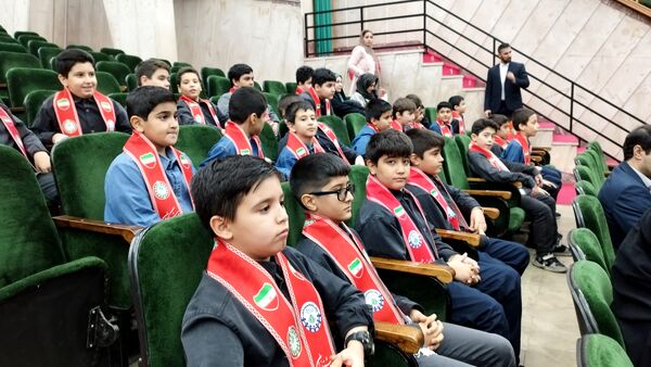 آیین تجلیل از دانش‌آموزان منتخب مسابقات قرآنی و فرهنگی 