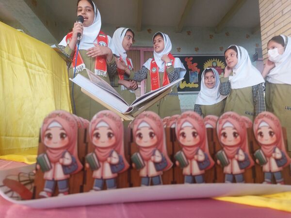 جشن روز دانش‌آموز در مدرسه شاهد حضرت معصومه(س)