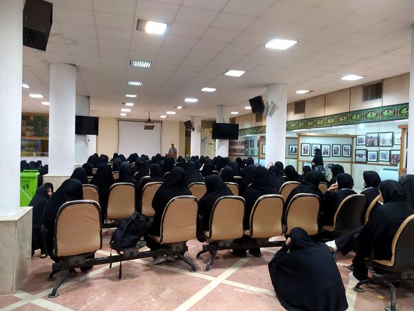 اردوی راهیان نور دانش‌آموزان ناحیه 2 قم