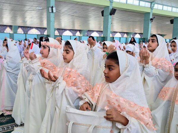 آیین سپیدپوشان؛ جشن تکلیف دختران عنبرآباد