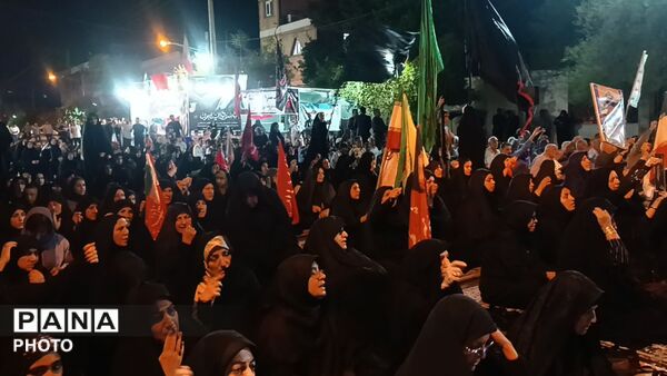تجمع پرشور مردم پلدختر در میدان بهشتی به‌ مناسبت چهلم رهبر شهید