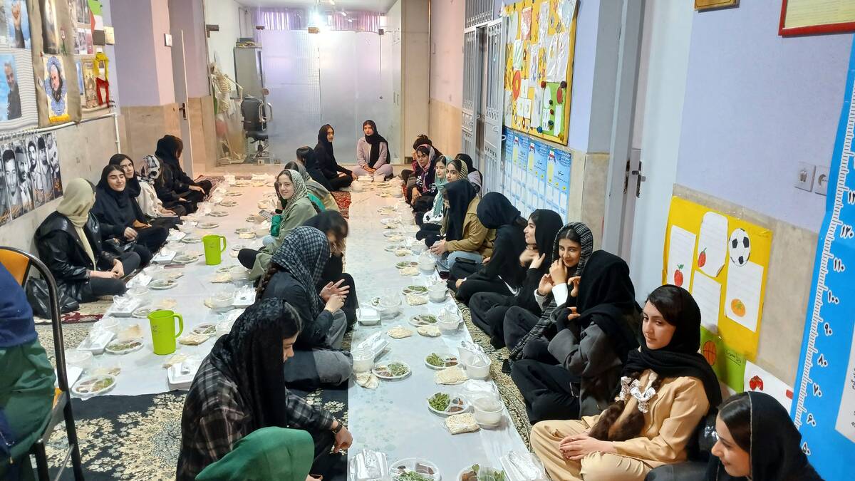 برگزاری محافل انس با قرآن و مراسم افطاری در مدارس شهرستان ملارد 