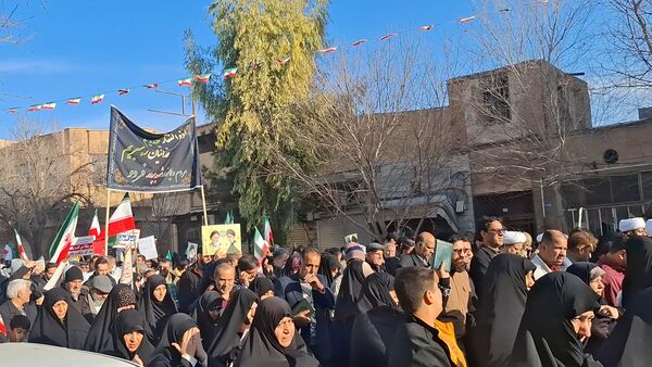 جلوه‌های باشکوه حضور مردم قم در راهپیمایی ۲۲ دی