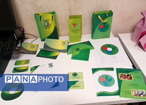 جشنواره هنری دانش‌آموزان رشته کاشی و عکاسی هنرستان کبری زرگران ملارد 