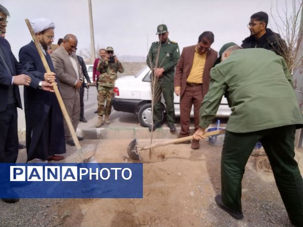 مراسم درخت کاری در مدرسه پویندگان فرهنگ شهرستان خلیل آباد 