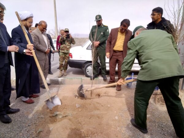 مراسم درخت کاری در مدرسه پویندگان فرهنگ شهرستان خلیل آباد 