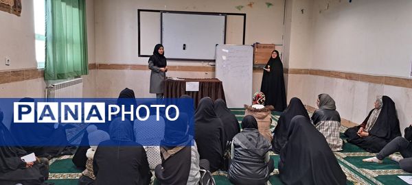 جلسه آموزش خانواده در دبستان هاشمی رفسنجانی  ناحیه یک  مشهد