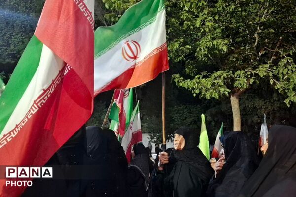 طوفان مردم لردگان در میدان؛ لبیک به ندای ولایت