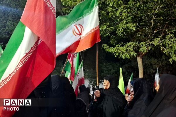 طوفان مردم لردگان در میدان؛ لبیک به ندای ولایت