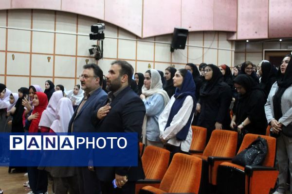 تقدیر از برگزیدگان جشنواره فرهنگی و هنری فردا در ساری 