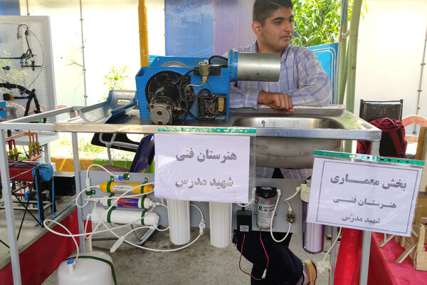 نمایشگاه آثار هنری هنرستان‌ها به‌مناسبت هفته مشاغل 