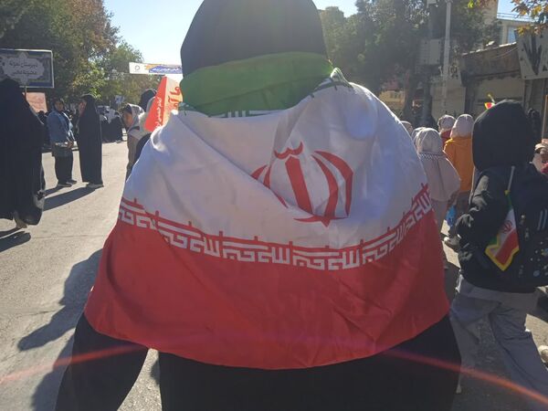 حضور پر شور دانش آموزان نیشابوری در راهپیمایی ١٣ آبان