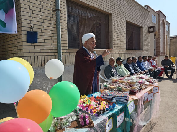 حضور مسئولان شهرستان جعفرآباد قم در دبستان حضرت زینب(س)