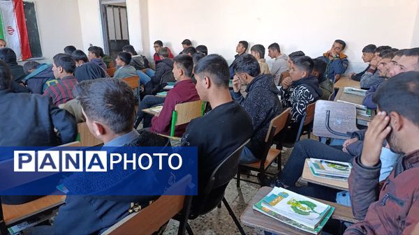 نشست جهاد تبیین به‌مناسبت گرامیداشت دهه‌مبارک فجر در مدرسه امام خمینی (ره) دیشموک