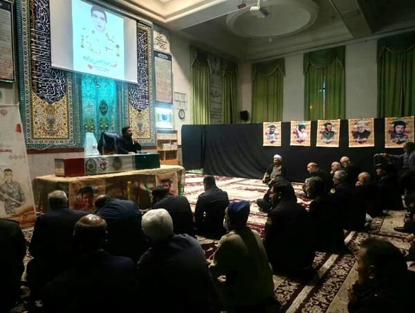  مراسم وداع با پیکر شهید جواد حسن زاده در مسجد امام علی(ع)