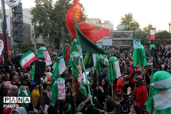 ورامین بار دیگر در سوگ اسارت؛ کاروان نمادین کربلا در خیابان‌های ورامین به حرکت درآمد