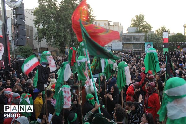 ورامین بار دیگر در سوگ اسارت؛ کاروان نمادین کربلا در خیابان‌های ورامین به حرکت درآمد