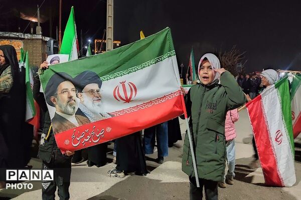 حضور گرم  دهه نودی ها در قلب اجتماعات شهر بار نیشابور