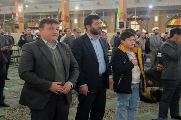 نماز جمعه این هفته شهرستان پاکدشت شاهد حضور پر رنگ فرهنگیان بود