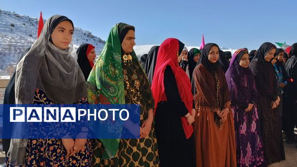 طنین زنگ انقلاب در مدرسه فرزانگان شهرستان باشت