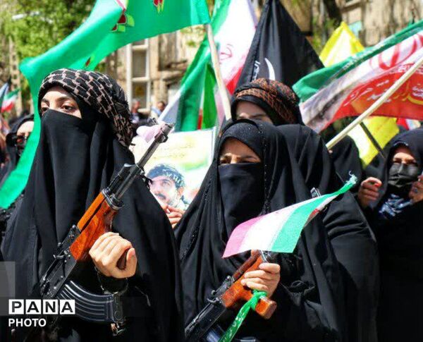  اوج اقتدار دختران ایران در گرامیداشت مادران و شهدای دانش‌آموز