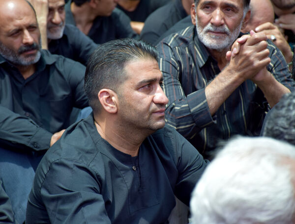 طنین صدای یا حسین(ع) با عَلَم کشی درعاشورای ۱۴۴۷