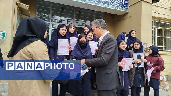 تقدیر از دانش‌آموزان برتر دبیرستان پیرایش نیشابور