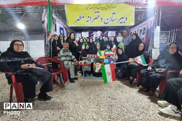 موکب نوجوان مبارز در میدان معلم