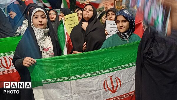 حضور پرصلابت مردم کوهدشت در اجتماع شبانه جلوه‌ای از همبستگی و بصیرت