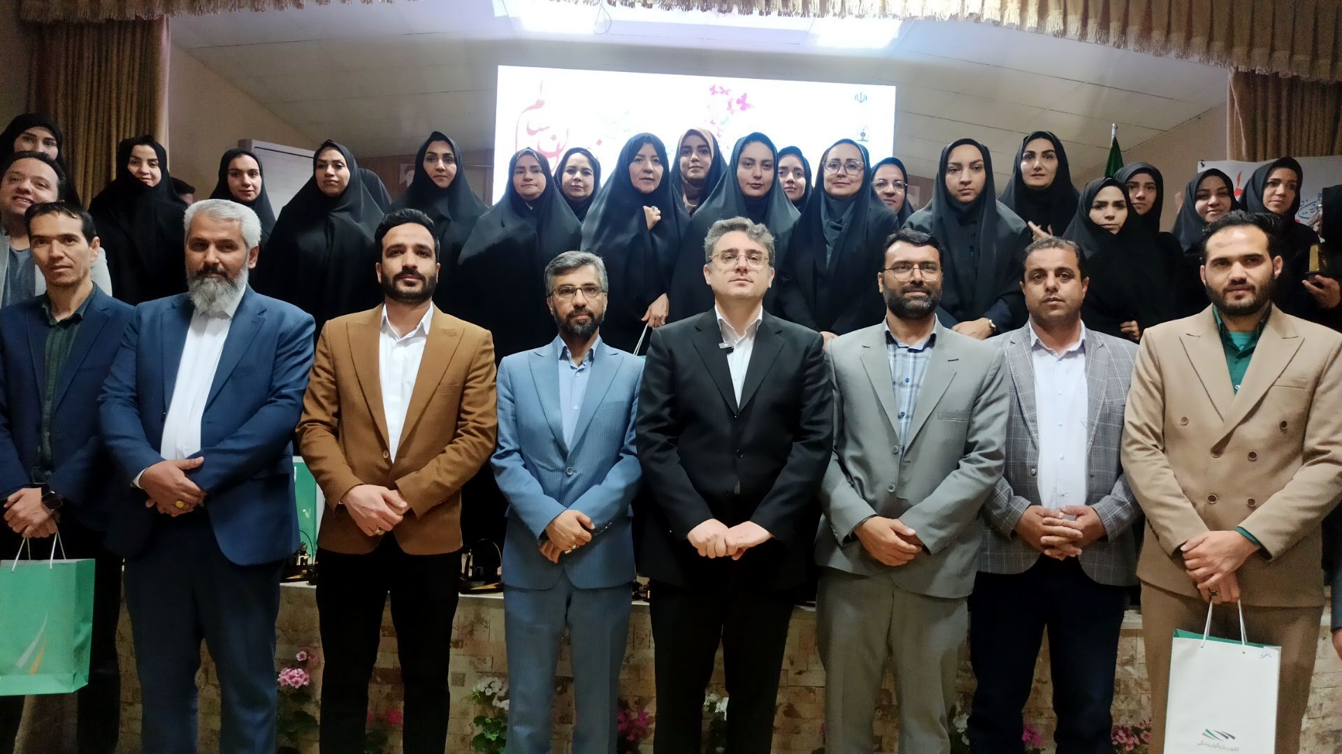 چهاردهمین جشنواره نوجوان سالم و یاریگران زندگی