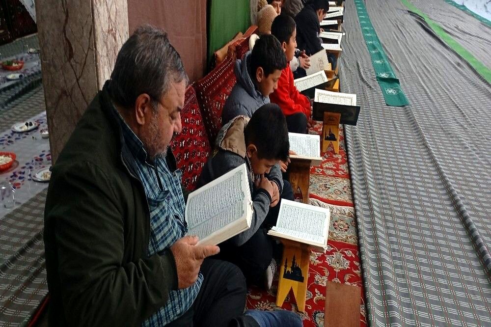 جزء خوانی قرآن در ماه مبارک رمضان  مسجد جامع شهر بار نیشابور 