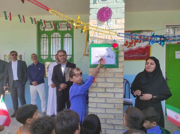زنگ انقلاب در مدارس پارسیان نواخته شد 