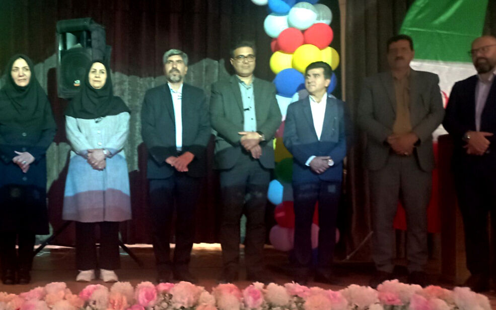 نشست تبیین برنامه‌های راهبردی آموزش ابتدایی در آباده