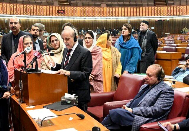 شهباز شریف به عنوان نخست وزیر پاکستان سوگند یاد کرد
