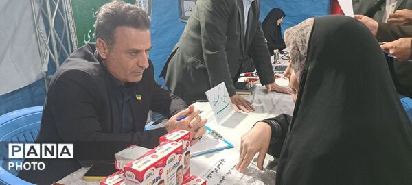 برپایی قرارگاه پزشکی و خدماتی کانون خدمت رضوی در امامزاده حسن کرج 