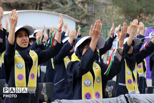 همایش «یاوران انقلاب» ناحیه ۶ مشهد در دبیرستان یاس ۲ 